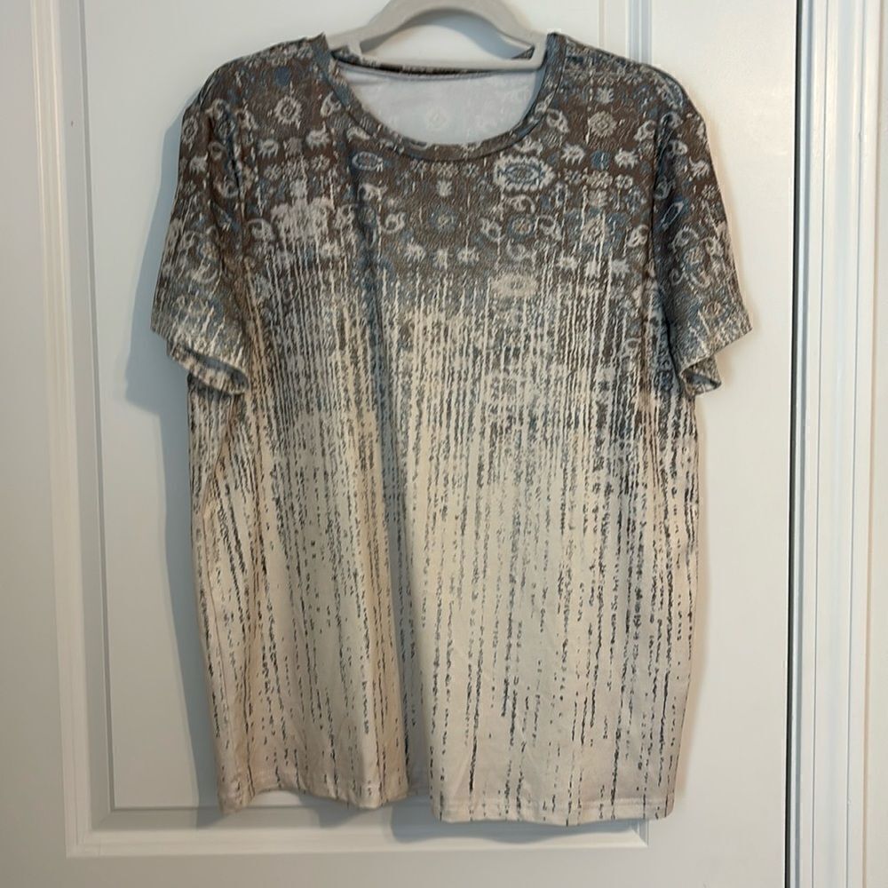 Gray/Tan T-shirt ❤️